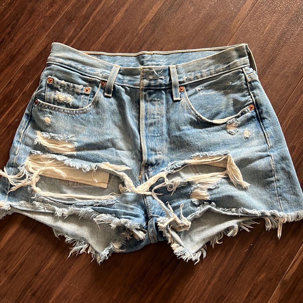 Size 27 Levi shorts distressed